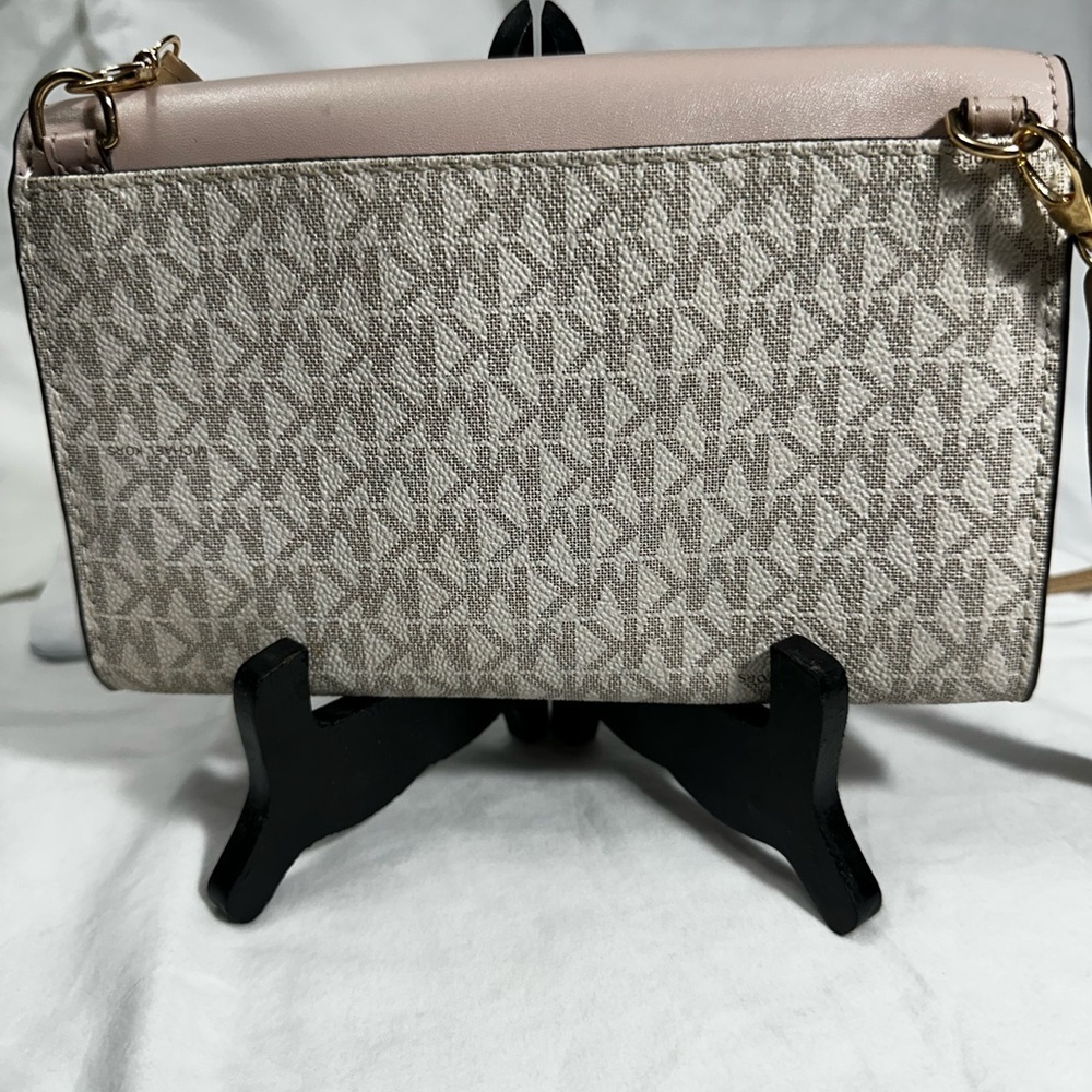Michael Kors Cream and Tan Crossbody Bag with Gold Hardware - Picture 2 of 9
